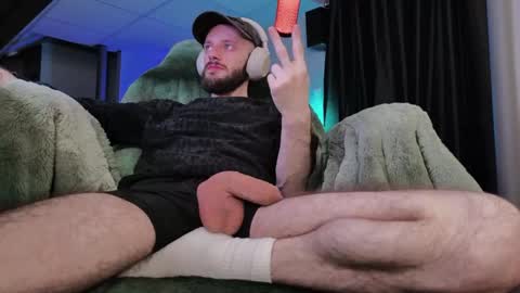 Snapshot of digbicknik chatting on 05-27-26, 01:57 digbicknik online show from 05-27-26, 01:57
