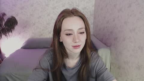 Hi im Alice 3 Im usualy online 03-10 or 17-21 UTC0 online show from 03-08-25, 02:23