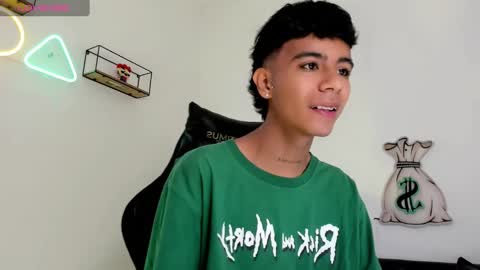 Snapshot of dikey_18 chatting on 02-09-25, 08:34 dikey_18 online show from 02-09-25, 08:34