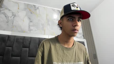 Snapshot of dikey_18 chatting on 02-14-25, 08:37 dikey_18 online show from 02-14-25, 08:37