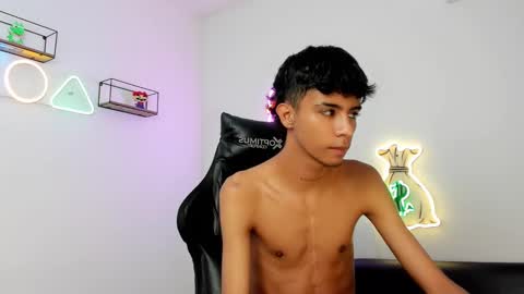 Snapshot of dikey_18 chatting on 03-11-25, 08:52 dikey_18 online show from 03-11-25, 08:52