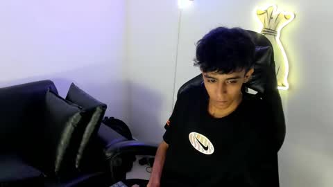 Snapshot of dikey_18 chatting on 10-02-25, 11:34 dikey_18 online show from 10-02-25, 11:34