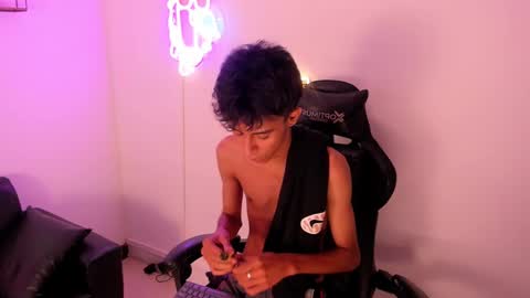 Snapshot of dikey_18 chatting on 10-03-25, 12:35 dikey_18 online show from 10-03-25, 12:35