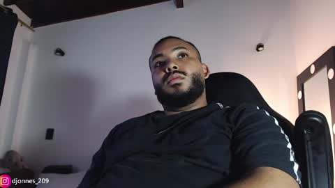 Snapshot of dilanjonnes chatting on 05-14-26, 10:16 DilanJonnes online show from 05-14-26, 10:16