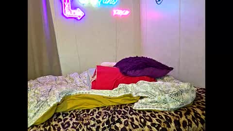 Sofie online show from 05-30-26, 03:47