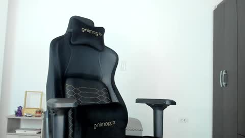 Snapshot of dimitricaruso chatting on 02-28-25, 12:43 dimitricaruso online show from 02-28-25, 12:43