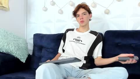 Snapshot of dioniso_69 chatting on 03-09-25, 01:37 apollo online show from 03-09-25, 01:37