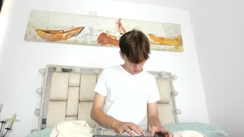 Snapshot of dioniso_69 chatting on 09-25-25, 01:48 apollo online show from 09-25-25, 01:48