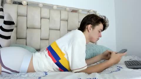 Snapshot of dioniso_69 chatting on 10-13-25, 01:33 apollo online show from 10-13-25, 01:33