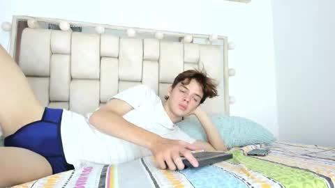 Snapshot of dioniso_69 chatting on 10-17-25, 08:33 apollo online show from 10-17-25, 08:33