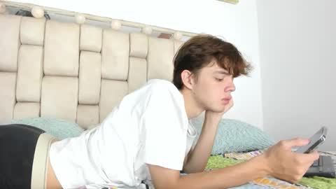 Snapshot of dioniso_69 chatting on 10-18-25, 01:34 apollo online show from 10-18-25, 01:34