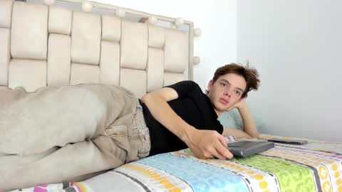 Snapshot of dioniso_69 chatting on 10-21-25, 05:57 apollo online show from 10-21-25, 05:57