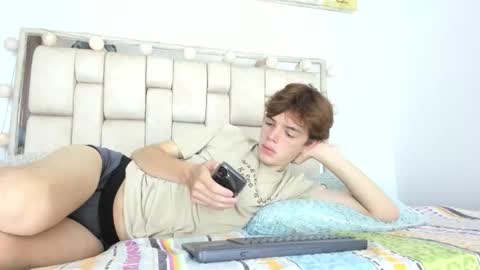 Snapshot of dioniso_69 chatting on 11-19-25, 01:44 apollo online show from 11-19-25, 01:44