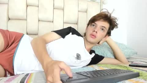 Snapshot of dioniso_69 chatting on 11-21-25, 08:40 apollo online show from 11-21-25, 08:40