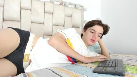 Snapshot of dioniso_69 chatting on 11-26-25, 08:54 apollo online show from 11-26-25, 08:54