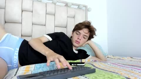 Snapshot of dioniso_69 chatting on 11-29-25, 01:25 apollo online show from 11-29-25, 01:25