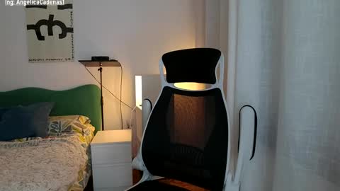 Anglica A online show from 12-19-24, 11:25