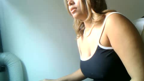 diosadeluniverso_ online show from 10-15-25, 01:00