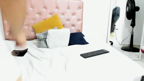 isa y romeo online show from 04-22-26, 03:46