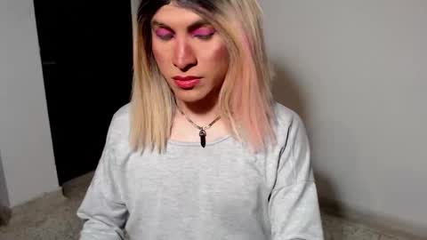 Snapshot of dirtydanezka chatting on 11-19-25, 03:50 dirtydanezka online show from 11-19-25, 03:50