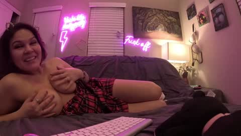 Snapshot of dirtygirldaisy chatting on 02-03-25, 09:08 Daisy Love online show from 02-03-25, 09:08