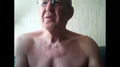 Snapshot of discovery63 chatting on 05-29-26, 11:19 discovery63 online show from 05-29-26, 11:19