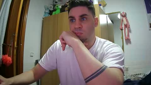 Snapshot of diselobienclaro chatting on 12-17-25, 09:21 diselobienclaro online show from 12-17-25, 09:21