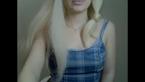 DitaMilton online show from 01-21-25, 08:32