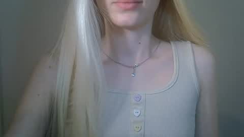 DitaMilton online show from 06-19-26, 08:34