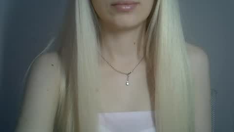 DitaMilton online show from 06-24-26, 08:46