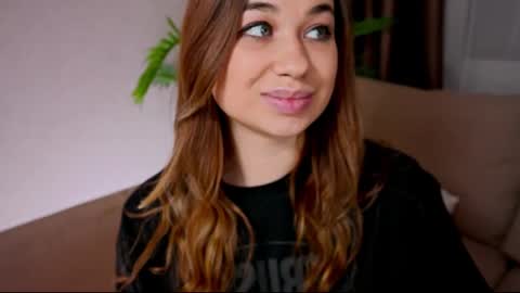 Tia online show from 02-13-25, 12:24