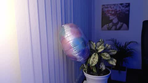 Snapshot of divineisis chatting on 10-17-25, 10:07 Hera online show from 10-17-25, 10:07