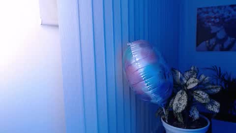 Snapshot of divineisis chatting on 10-22-25, 10:04 Hera online show from 10-22-25, 10:04