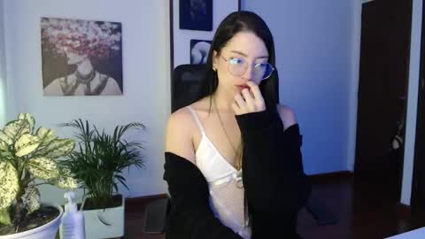 Snapshot of divineisis chatting on 11-04-25, 10:47 Hera online show from 11-04-25, 10:47