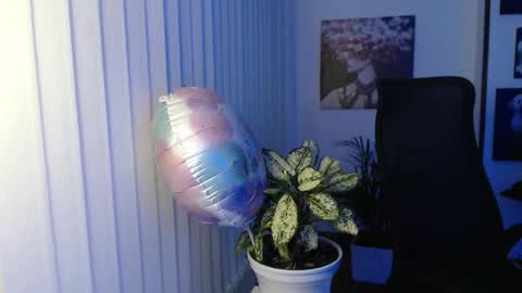 Snapshot of divineisis chatting on 11-08-25, 10:04 Hera online show from 11-08-25, 10:04