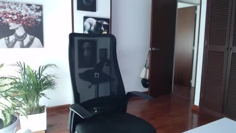 Snapshot of divineisis chatting on 11-20-25, 12:05 Hera online show from 11-20-25, 12:05