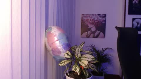 Snapshot of divineisis chatting on 11-27-25, 10:06 Hera online show from 11-27-25, 10:06