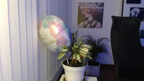 Snapshot of divineisis chatting on 12-03-25, 10:02 Hera online show from 12-03-25, 10:02