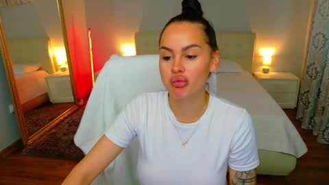 Snapshot of divineluxe chatting on 05-28-26, 04:21 Ivory Blue. online show from 05-28-26, 04:21