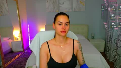 Snapshot of divineluxe chatting on 06-08-26, 03:18 Ivory Blue. online show from 06-08-26, 03:18