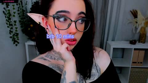 dixipixi_ online show from 12-30-24, 01:36