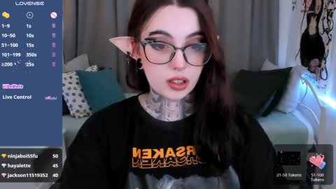 dixipixi_ online show from 02-01-25, 08:50