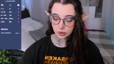 dixipixi_ online show from 09-18-25, 07:43