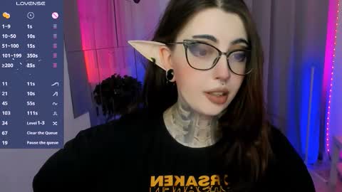 dixipixi_ online show from 09-19-25, 05:42