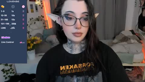 dixipixi_ online show from 09-21-25, 05:31