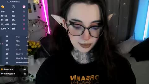 dixipixi_ online show from 10-25-25, 06:10