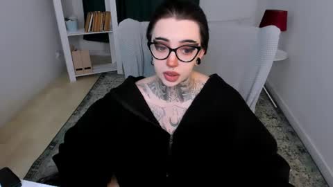 dixipixi_ online show from 06-25-26, 07:13
