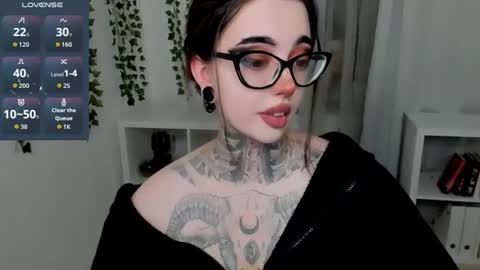 dixipixi_ online show from 07-10-26, 06:28