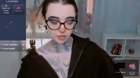 dixipixi_ online show from 07-18-26, 05:44
