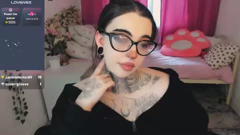dixipixi_ online show from 07-24-26, 06:11